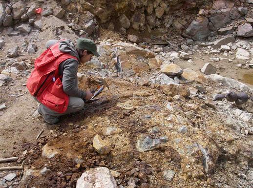 Маркшейдерская съемка. Геологическая разведка месторождения полезных ископаемых. Геология месторождений полезных ископаемых. Геологии и разведки полезных ископаемых. Геолог маркшейдер.