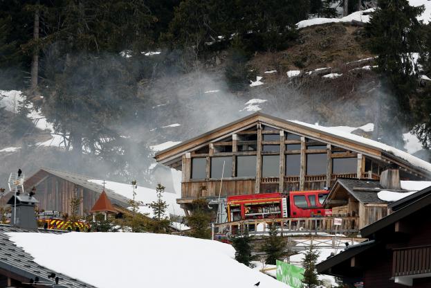 Gros dégâts dans le restaurant de Marc Veyrat à Manigod à la suite d'un incendie #HauteSavoie  francebleu.fr/infos/incendie…