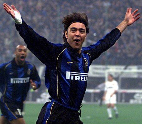 Happy 39th birthday to El Chino Alvaro Recoba. 