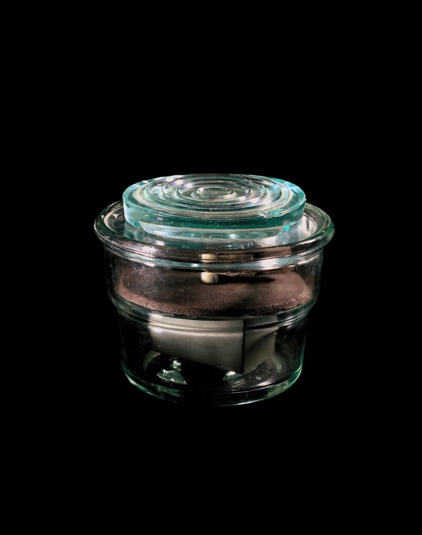 foam_amsterdam's tweet image. The #FPHA 2015 is almost there. Check out the winner of 2011 Raphael Dellaporta and his elegantly photographed object