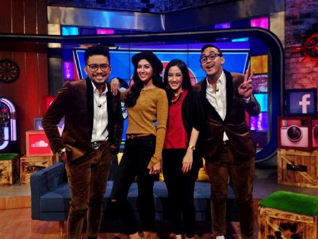 AraloversTamara's tweet photo. Nanti malem nonton @TheComment_NET yaaa! Ada ka @tamaratyasmara http://t.co/eZxBUmftOQ