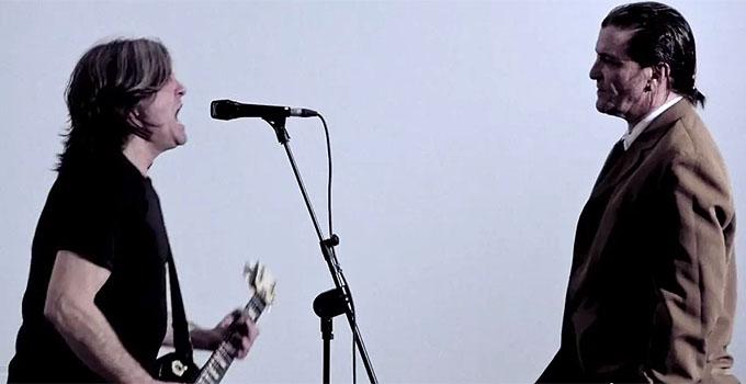 RollingStoneES's tweet photo. VIDEO EXCLUSIVA: El debut en solitario de #Boni, el excantante y guitarrista de #Barricada. http://t.co/5CdTQM67Mu http://t.co/SuRUn6L9P4