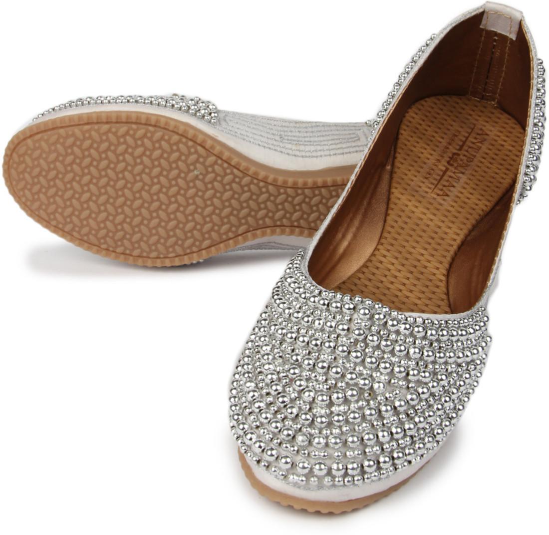 livefreecoupon's tweet photo. Anupamaa Silver Pearl #Mojaris... http://t.co/ThtguBkRMX http://t.co/APl3nFvQcp