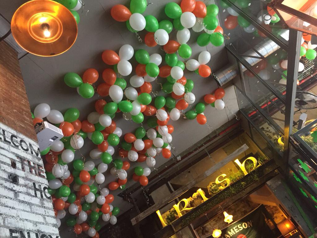 globobo's tweet photo. Feliz día de San Patricio!!!The Irish Rover, sin duda el mejor sitio para celebrarlo. http://t.co/axv6m7cm8w