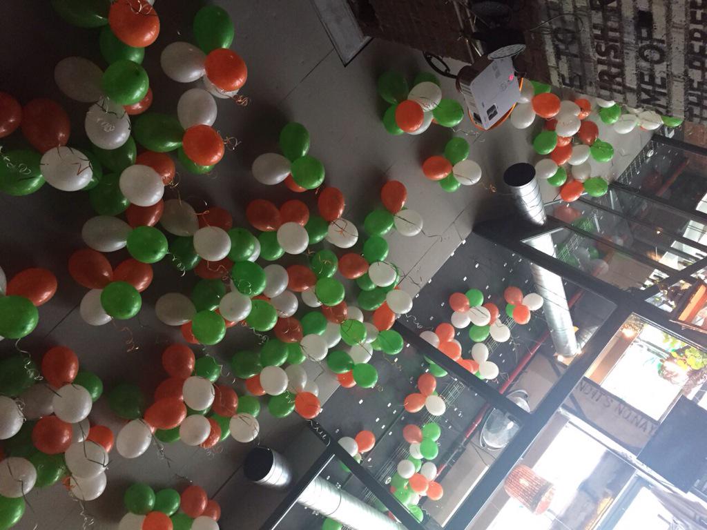 globobo's tweet photo. Feliz día de San Patricio!!!The Irish Rover, sin duda el mejor sitio para celebrarlo. http://t.co/axv6m7cm8w