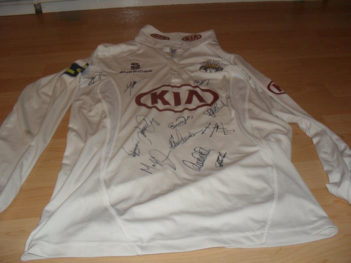 RunSmiggyRun's tweet photo. @roryburns17 Signed Surrey CCC shirt for auction. All proceeds going to @MindCharity PLS RT 
http://t.co/7CZwhSXpoZ http://t.co/46eNrz9Lsb