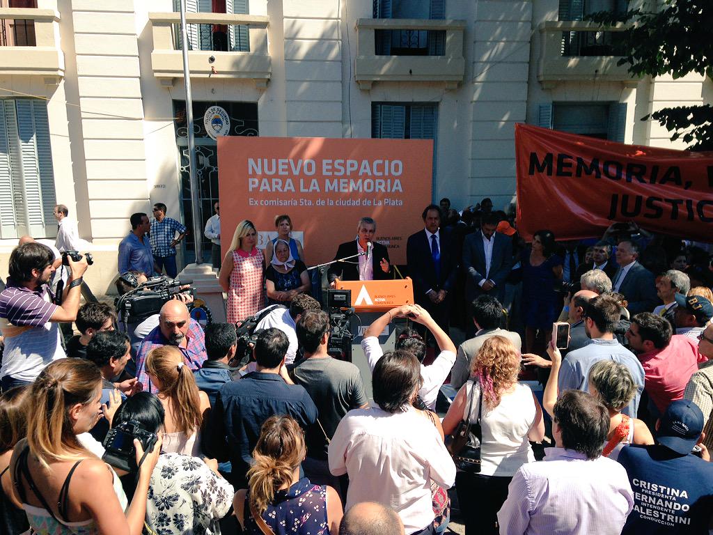 LorussoGustavo's tweet photo. @PsFnacional acompañando a @danielscioli @CarlottoKibo en inauguración espacio para la memoria | @AARLIA conducción. http://t.co/7wLKuli9iH