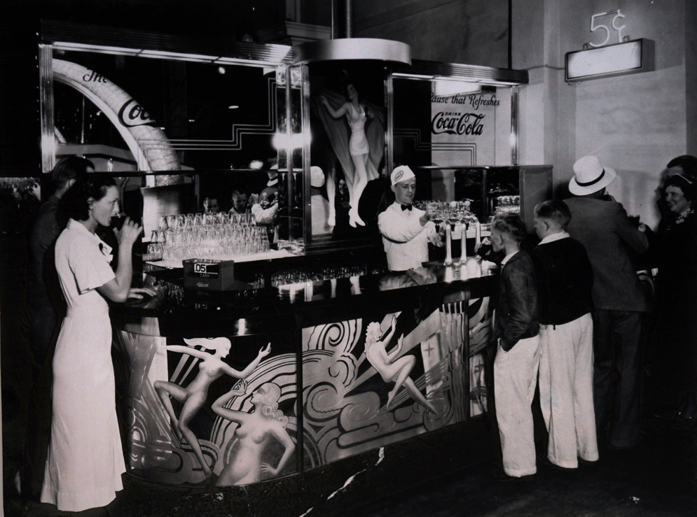 CocaColaIT's tweet photo. .@Expo2015Milano Having fun and having a #coke at San Diego 1935! Ci vediamo a #Expo2015 #ExpoVintage #CocaCola http://t.co/FIcYA9zI5D