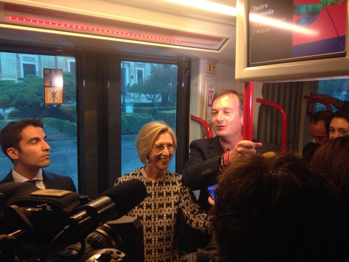 Con <a href="/mdlherran/">Martín de la Herrán</a> en el tranvía de Sevilla.Los ciudadanos mandan y elegirán solvencia y rigor.No se dejen engañar.