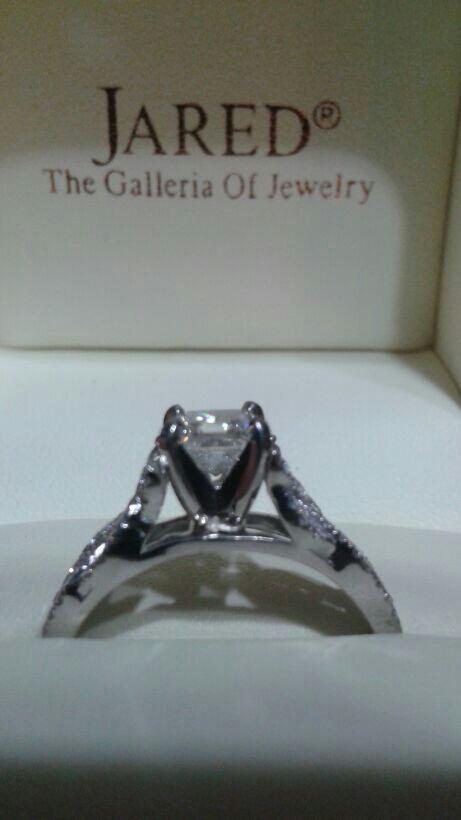 tracyyoung911's tweet photo. If you like it, then you ought to put a ring on it. So he did. #bridetobe #2ndtimesthecharm http://t.co/d8Wu5gyRaN