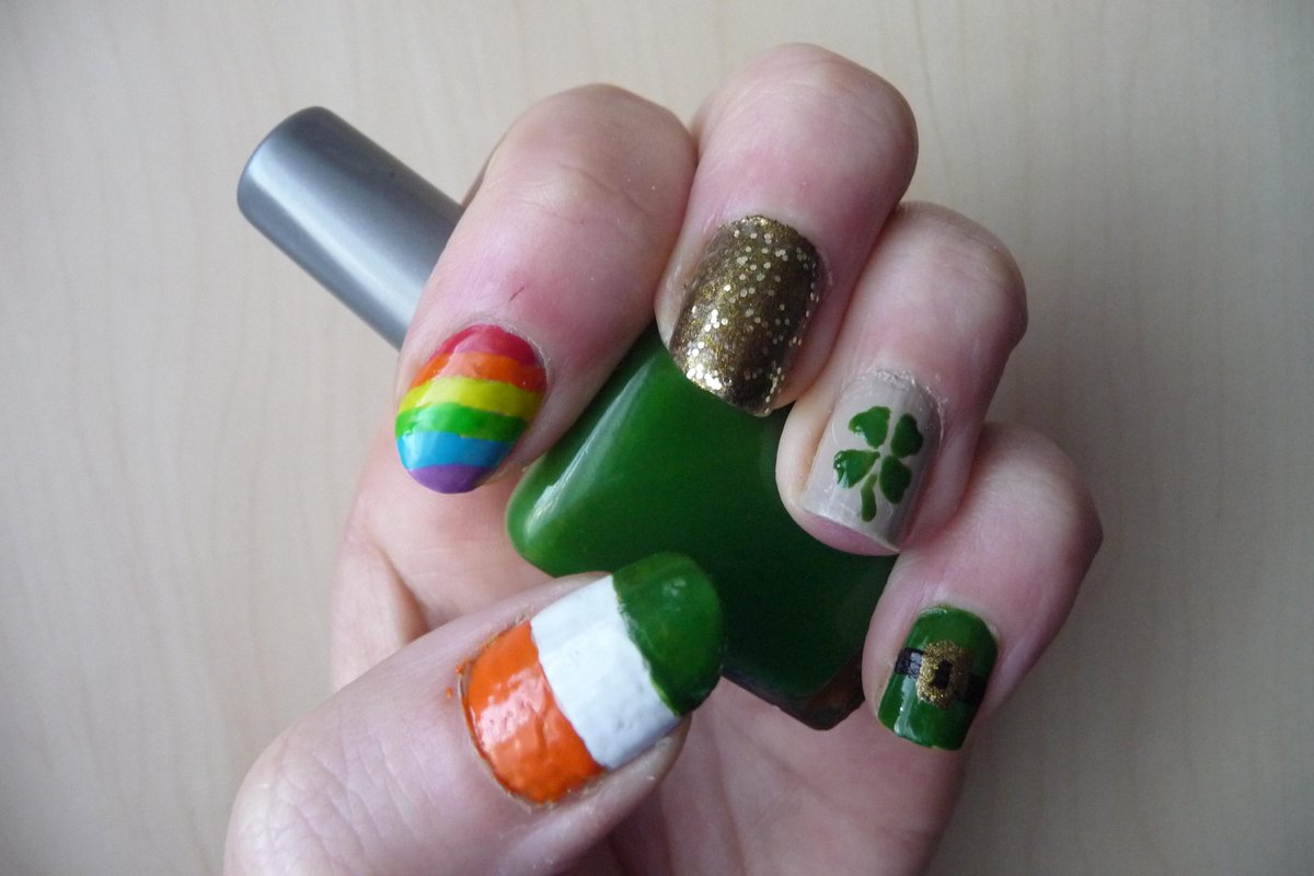 Inge_Ruijs's tweet photo. 🍀🍀 Happy St Patrick's Day everyone 🍀🍀 #luckoftheirish #stpatricksday #nailart http://t.co/psVGUUPUEu