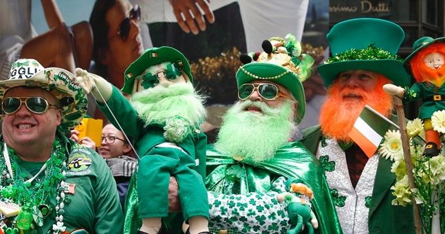 ClareAdventure's tweet photo. A family of St Patrick's for #StPatricksDay parade #Clare @Ireland http://t.co/300KQ7eKID