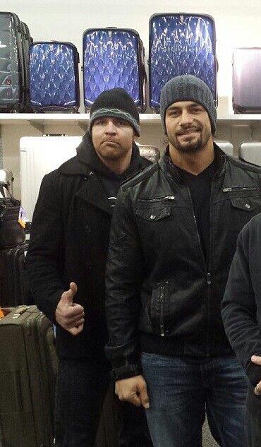 RomanReignsNet's tweet photo. Photo of the Day! #RomanReigns #DeanAmbrose 😊 http://t.co/rrfAUQVk2G