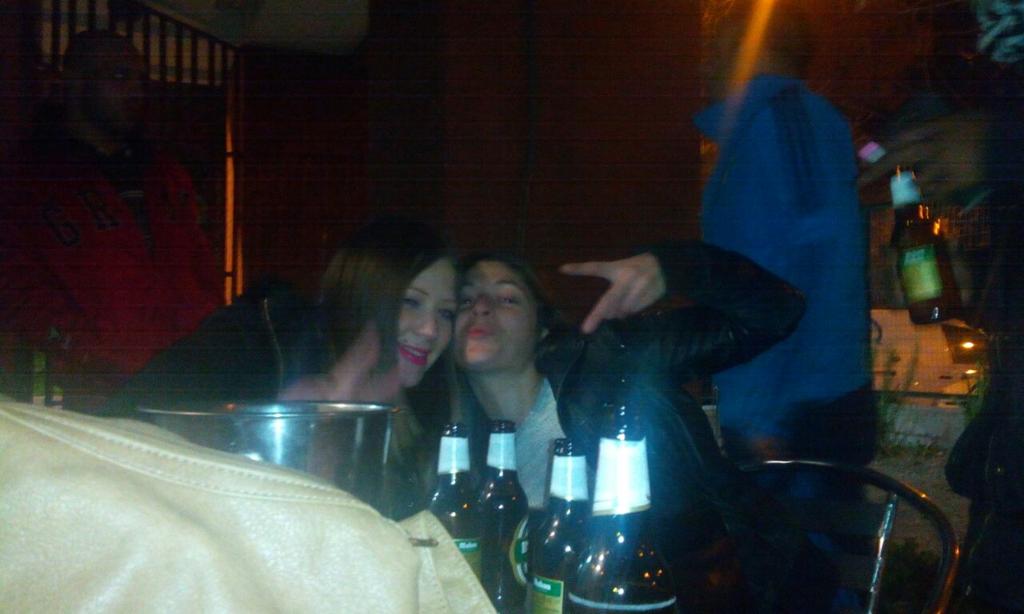 RUBITA_STAR's tweet photo. ✌😜👉🍻 http://t.co/v5NoYuPHI1