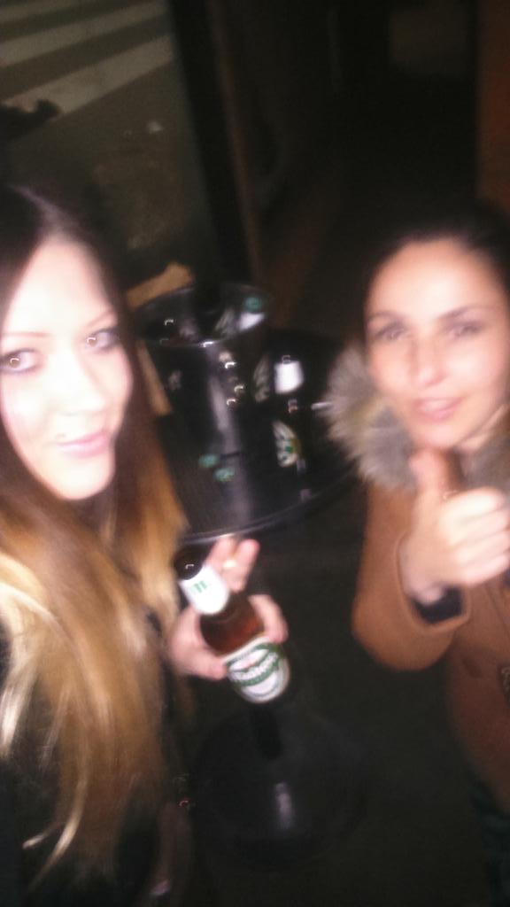 RUBITA_STAR's tweet photo. ✌😜👉🍻 http://t.co/v5NoYuPHI1