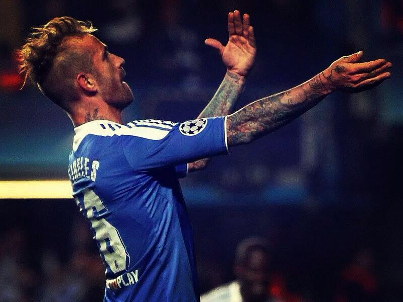                     Happy birthday to former Blue Raul Meireles! 