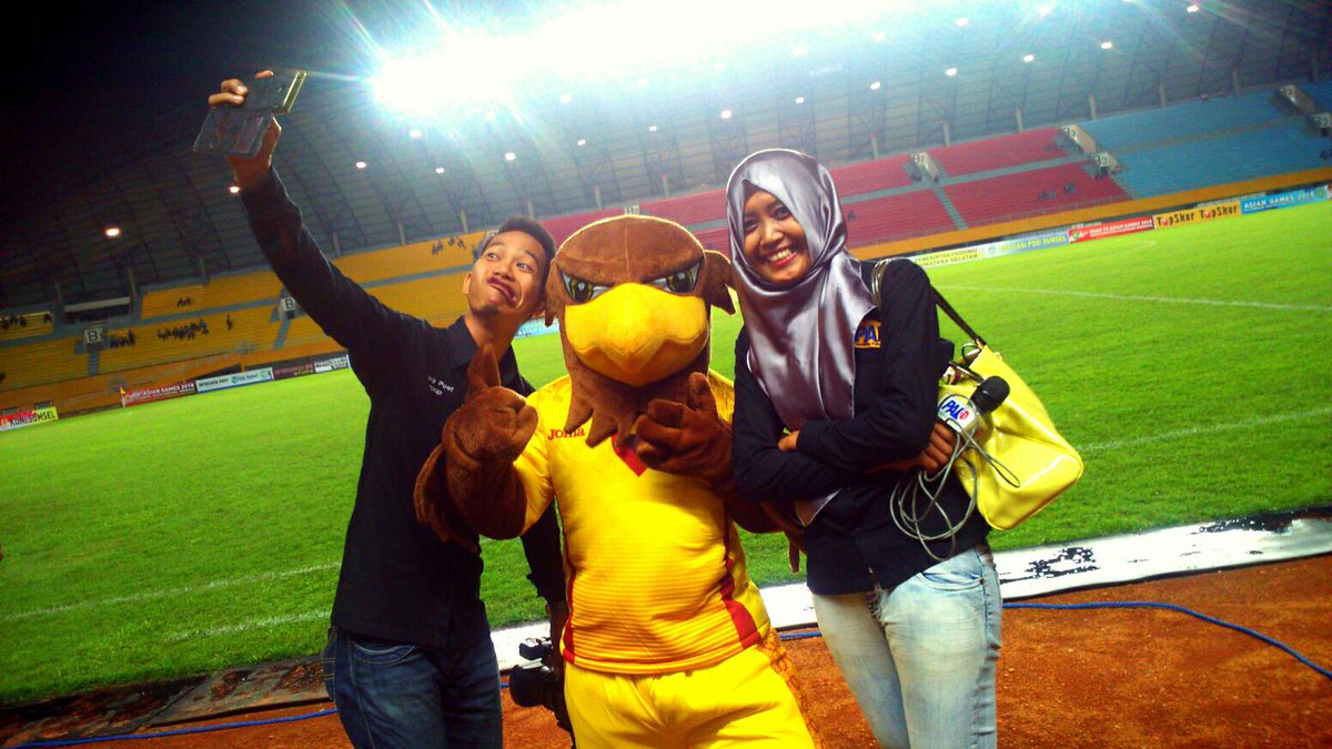 Muchendi's tweet photo. Cek Emas mencuri perhatian :)) http://t.co/XqfzEHfKAW