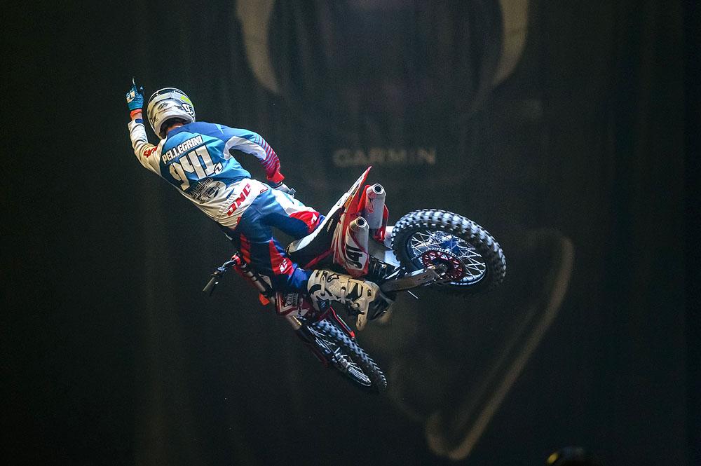 APellegrini941's tweet photo. grazie a @mtvitaly per l'intervista! @dcshoes @ArenacrossUK @_SupercrossCup_ @OneIndustries  http://t.co/FHJYTQgq0K http://t.co/vaRHL3kkh2