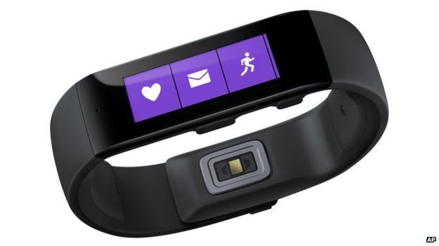 DaveLeeBBG's tweet photo. .@BBCRoryCJ takes a look at Microsoft's new wearable ... the Microsoft Band. http://t.co/9OvNc6wOcJ http://t.co/0mOVN7UVYb