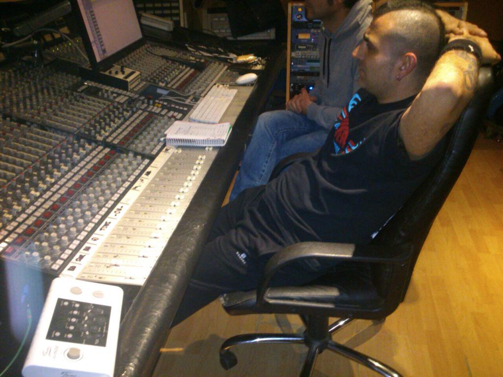 YORUBAmetal's tweet photo. Hoy toca editar la bateria... #EstudiosOasis #Yoruba #NuevoDisco http://t.co/XMncCO3fky