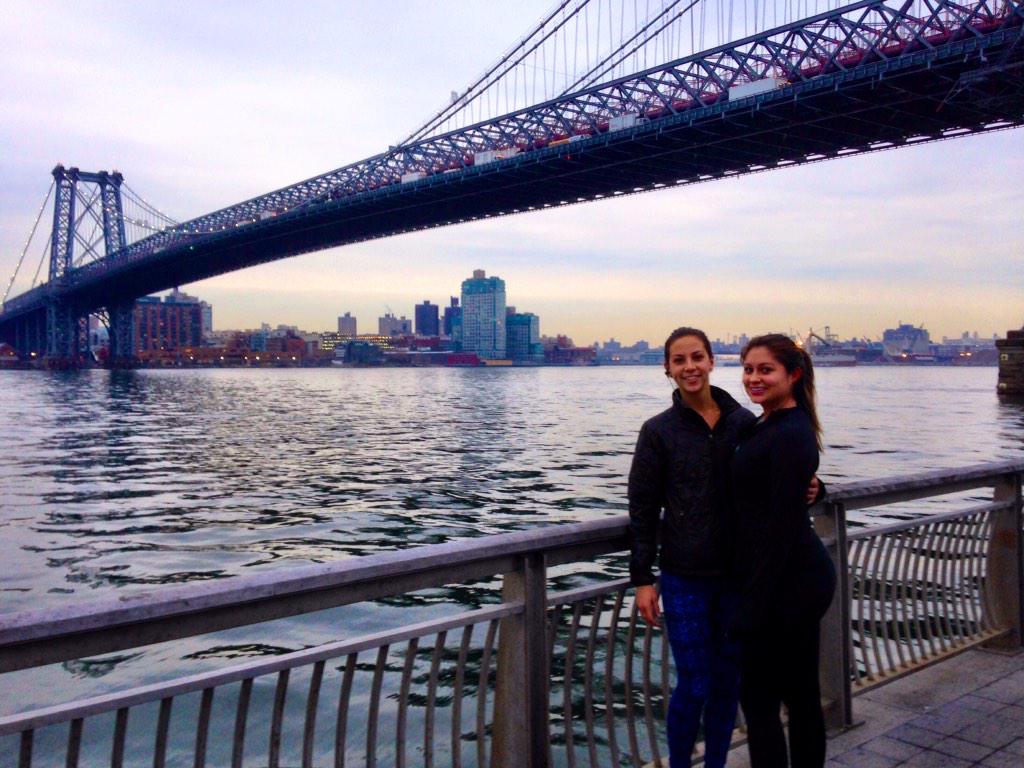 caseyreede's tweet photo. Watching the sunrise over the East river this morning 😊 http://t.co/Mg3SJd4pB4