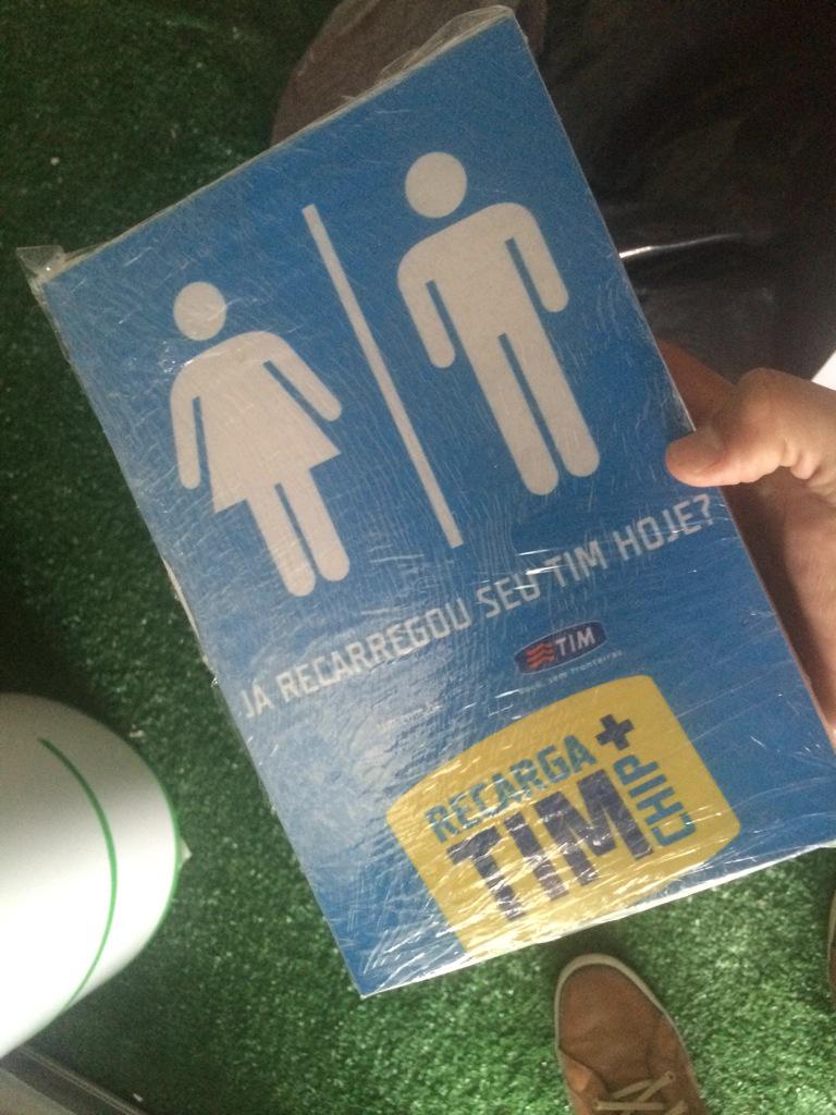 SamMCTSPi's tweet photo. Sinalização sanitários Tim com lembrete: Você já recarregou seu Tim hoje???Vamos aumentar nosso faturamento sempre http://t.co/Ya2bYoYCRX