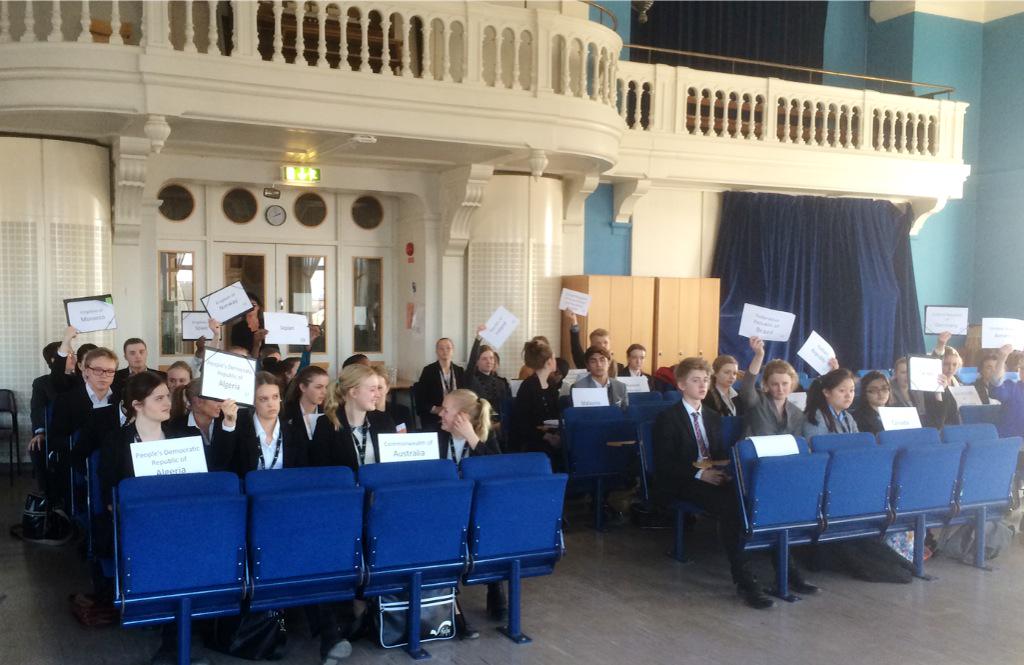 munfalun's tweet photo. Voting procedure on the issue of sustainable palm oil pruduction http://t.co/lf4OcnlUzt