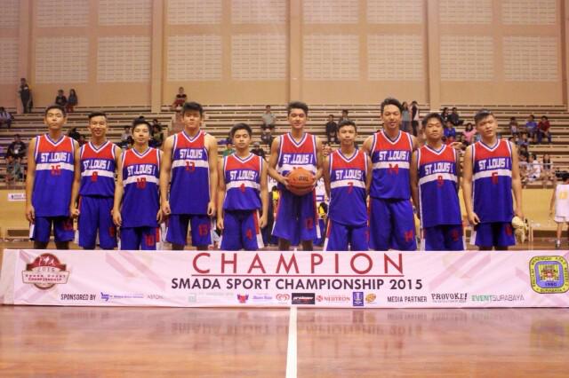 ssc_2k15's tweet photo. Dan disusul oleh tim basket putra SMAK St. Louis 1 Surabaya! mereka berhasil mengawinkan gelar juara basket SSC 2015! http://t.co/VBQ77PeW4S