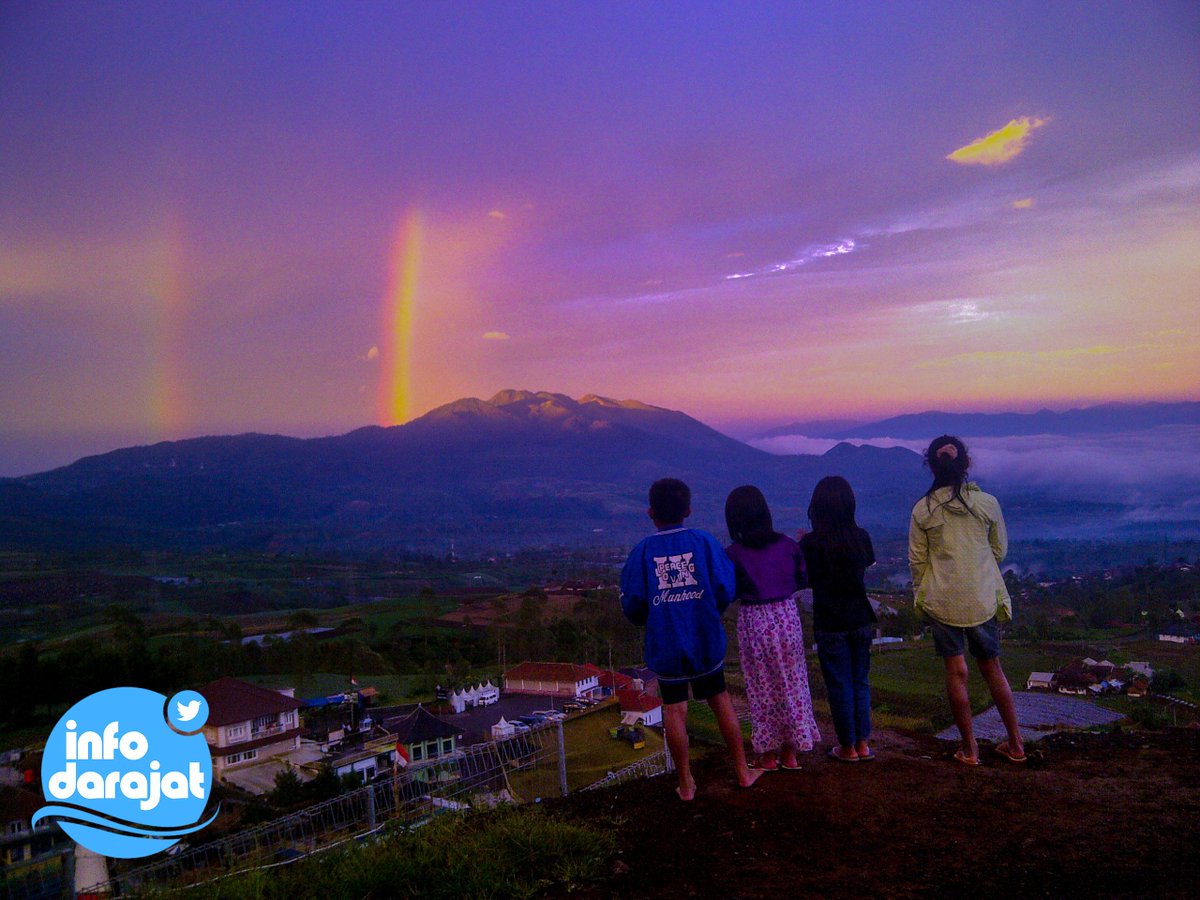 InfoDarajat's tweet photo. #GarutEndah gunung guntur dr darajat td magrib, d atasnya ada 2 pelangi. | @infopendaki @infogarut @melonggarut http://t.co/fw5XvASWMB