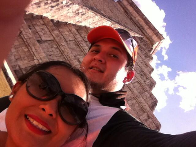 PoncholaresM's tweet photo. Que buen bronceado! Con @MimiMiUribia  mi chica favorita http://t.co/Wk2041XoeQ