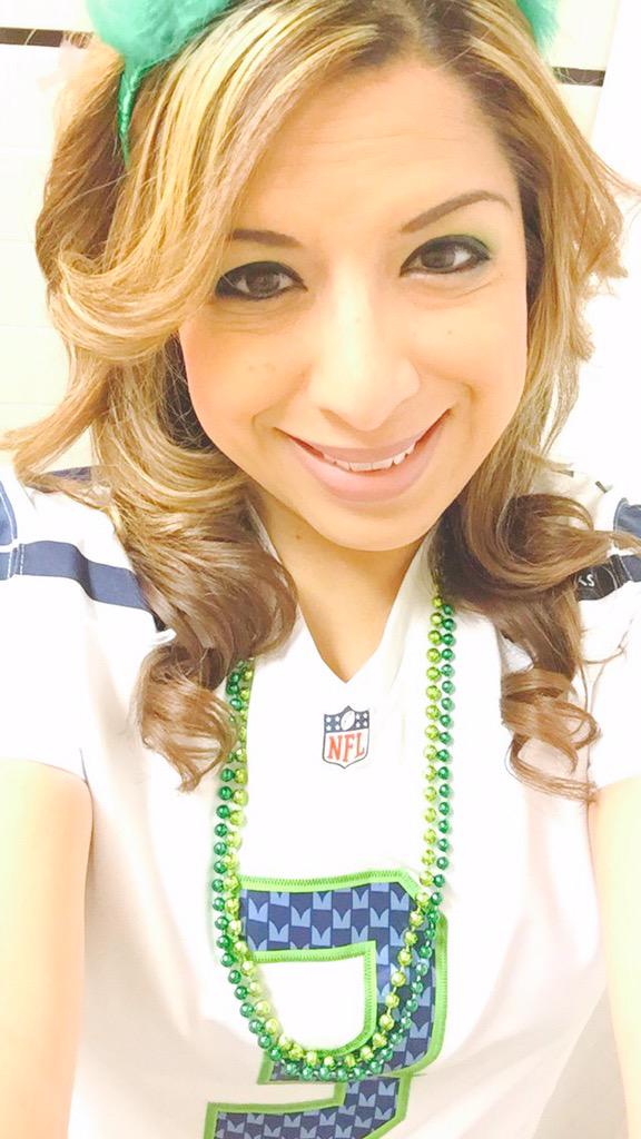 Card3nasc's tweet image. @DangeRussWilson feeling pretty lucky today :) #gohawks #twelfie @Seahawks #StPaddysDay #green @Girlsof12