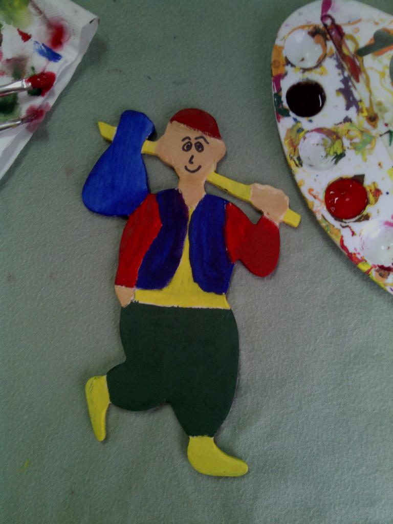 atolye's tweet photo. @sislibelediyesi şişli ahşap oyuncak atölyesi şizofreni gönüllüleri derneğinde tüm grileri rengarenk boyadı. http://t.co/BSsfhnN7Xk