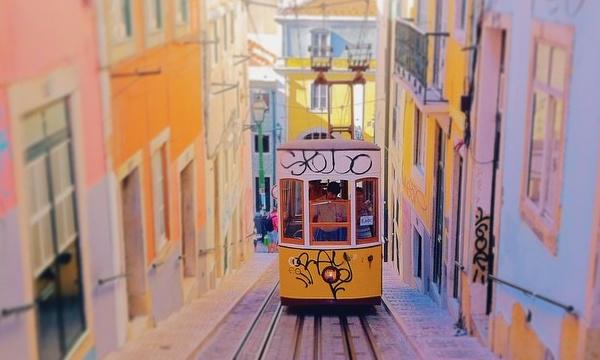 The best city photographers on Instagram – from Lagos to Lisbon gu.com/p/46kde/stw via <a href="/guardiancities/">Guardian Cities</a>