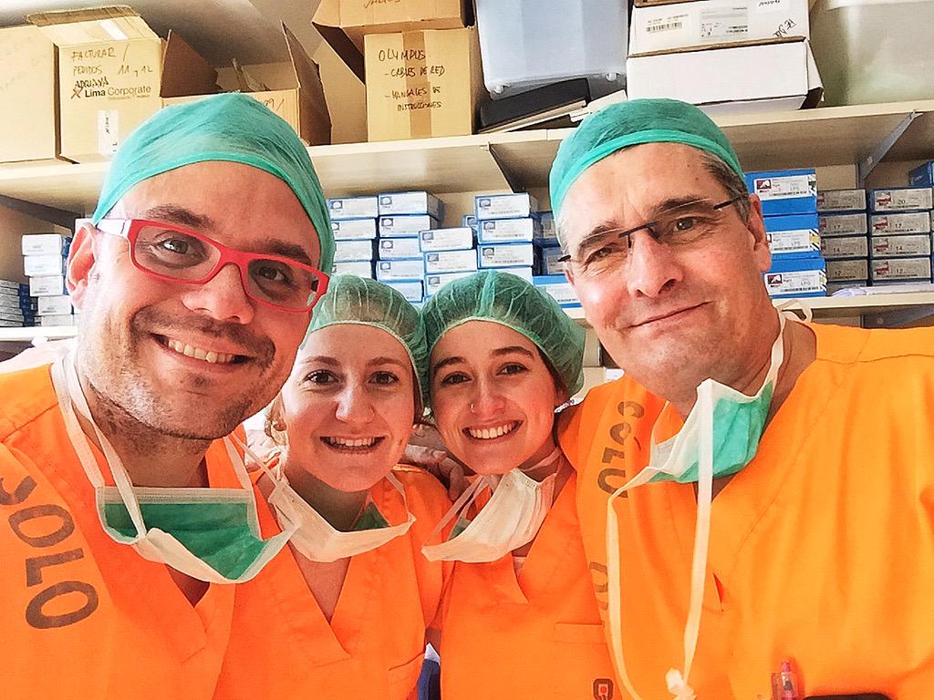 ezeyan's tweet photo. Hoy he ido con dos compañeras de @EUGfisioT a quirófano. GRACIAS Dr Sampedro por tu profesionalidad y generosidad! http://t.co/jERvYWm1cj