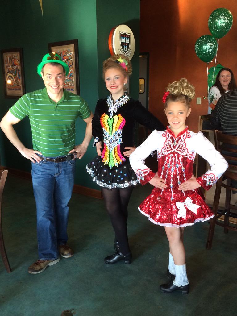 caesarhdz's tweet photo. DRAKE SCHOOL OF IRISH DANCE🍀 Papa P's @GoodDayAtlanta @PaulFromFox5 @FOX5Atlanta #DrakeSchool 🍀💜😊 http://t.co/uPIStDQhxM