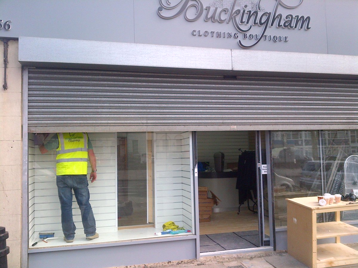 GuaranteedTeam's tweet photo. Our team are very busy today on the hill getting #BuckinghamClothing ready for their grand opening! #GuaranteedTeam http://t.co/iQ3EapJlRG