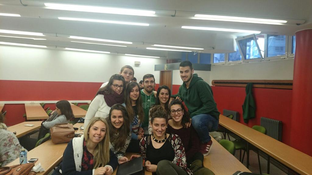 Marta_Ro93's tweet photo. #DiaTrabajoSocial http://t.co/S8e4eJu2pm