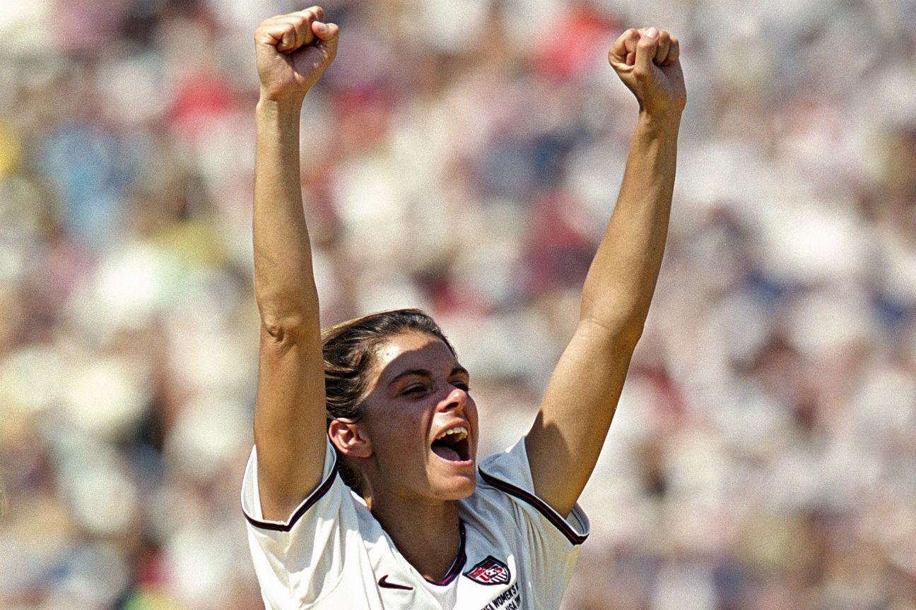 Happy birthday, Mia Hamm! The two-time World Cup winner and two-time Women\s World Player of the Year turns 43 today. 