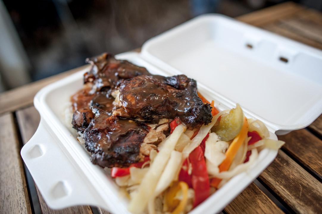 lunchboxnow's tweet photo. @wattpad @rangleio @ukengames @ScotiaWealth Sign up today before 11am to get your jerk chicken fix from @rastapastaTO http://t.co/K5hZG3vIvh