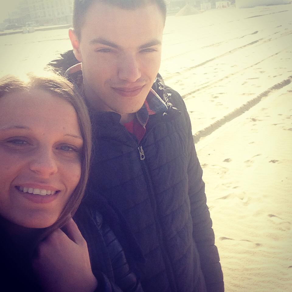 MarienMathias's tweet photo. 😀 @elishabrun   #sun #beach #dreamteam http://t.co/Vp7L5wN2II