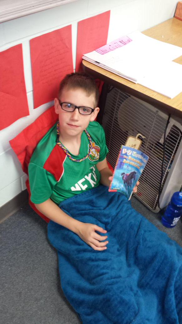 payson_grade5's tweet photo. More pictures from our read in this morning! @paysonseymour http://t.co/a4of2H5zdu