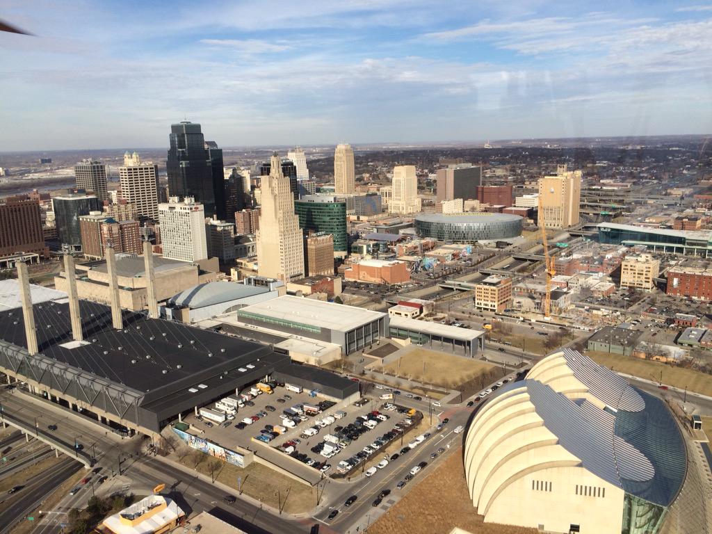 _B1GE's tweet photo. Helicopter tour over KC http://t.co/h4iYduk8Lp