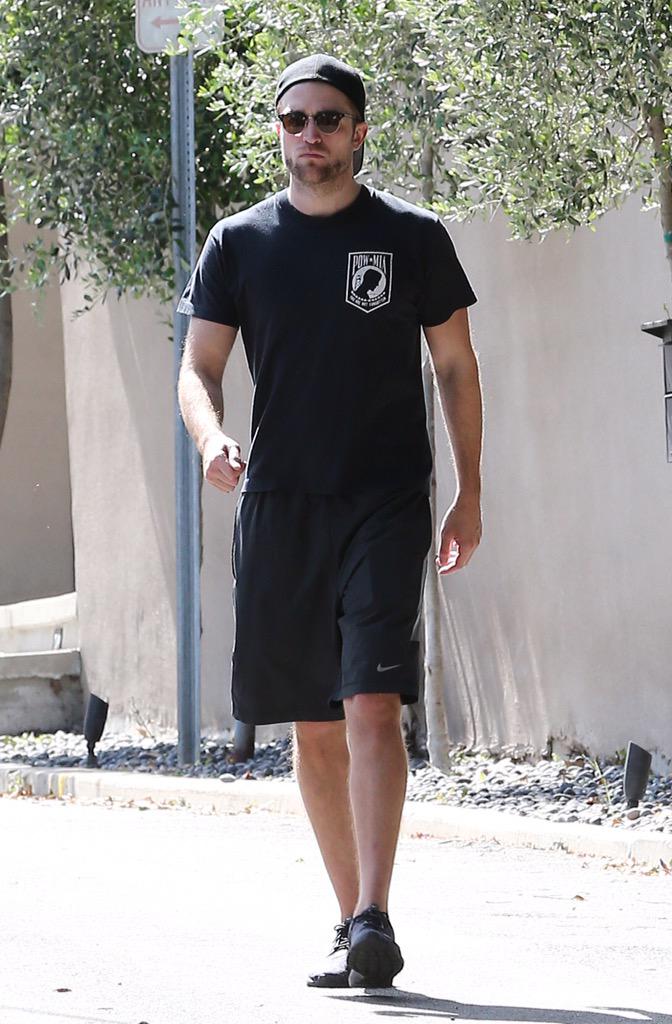 flying099's tweet photo. More is good! RT @socalmom2four: more pics from yesterday via @poshsoapbox β€οΈ #fitRob πͺ http://t.co/KNipcIRuiV" nom nom nom Delicious!