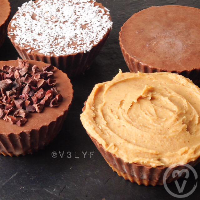 V3Lyf's tweet photo. Raw Vegan Mini Choc Cheesecakes🍫❤️ http://t.co/O5S03jCB21