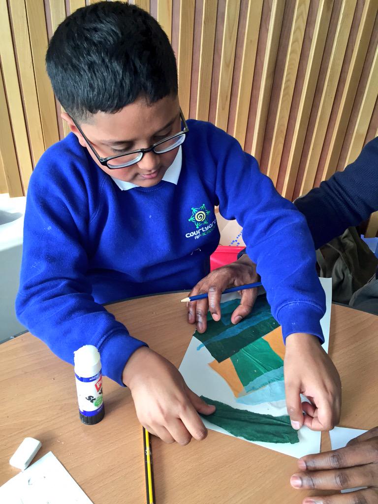 OATBridge1's tweet photo. Some fantastic collaboration in #art &amp; #Japanese today @jain_sensei @TBAPCraft @TBAPBridge 👍👏📝🎨 http://t.co/TTvkSk6PZD