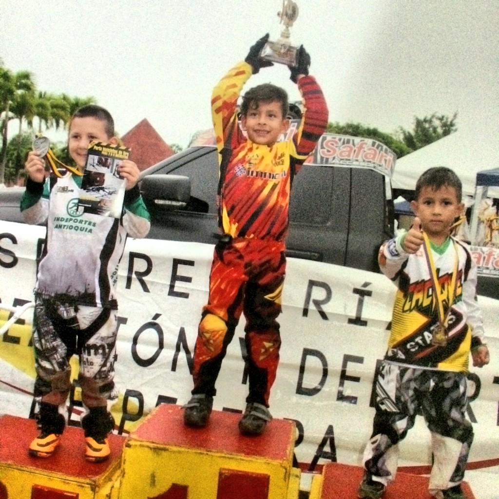 victorfmx's tweet photo. Manólito campeón de la III válida nacional en Pereira http://t.co/F701JrFwoJ