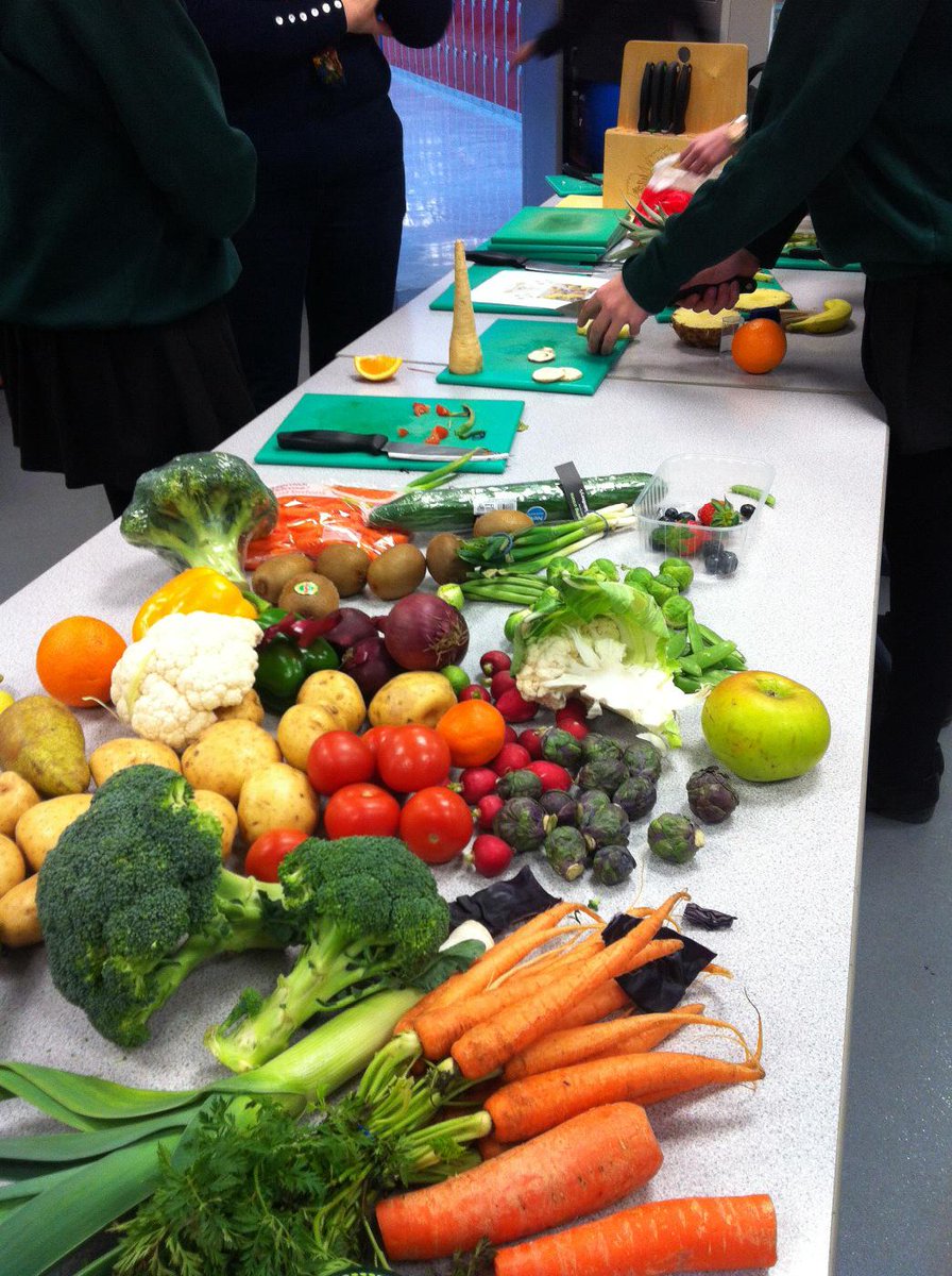 SolentEBP's tweet photo. Thank you @waitrose Chandlers Ford for your generous donation! @wildernschool have made some great #vegart http://t.co/gbCrFRz3E3