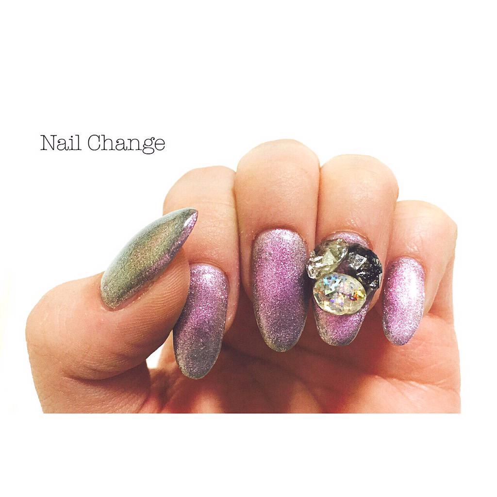 yusa_xx's tweet image. New nail 💭 So cute !!!! ♡♡

一瞬で色決めて
おっきなストーン3つ乗っけたよ💎

光によってはグリーンに見えたりする
素敵なお色だな。。

#nails
#nailscolor