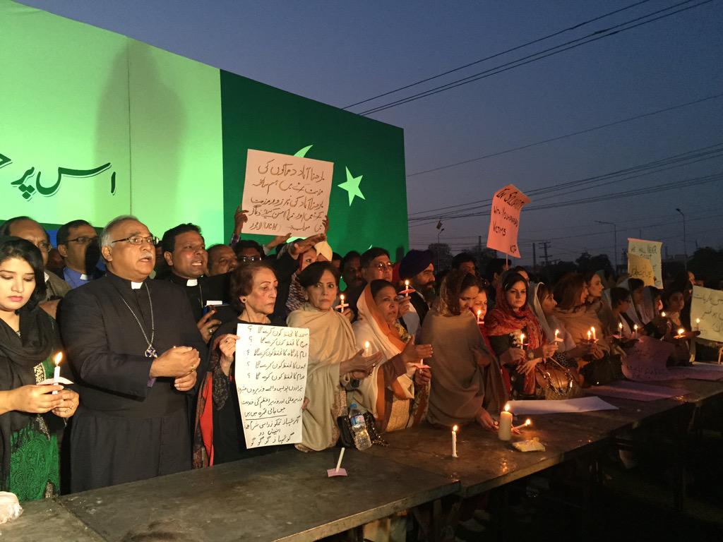 DrNausheenPTI's tweet photo. Protest against terrorism in schools,mosques,churches n Immambargah. We want peaceful Pakistan #PakistanAgainstTerror http://t.co/H0gZwSQBau