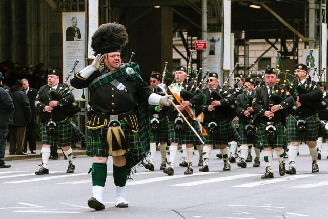 Gothamist's tweet image. Watch Livestream Of NYC's St. Patrick's Day Parade, Starting At 11AM gothamist.com/2015/03/17/wat…